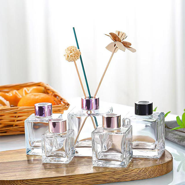 50ml 100ml 150ml 200ml Clear Square Glass Aromatherapy Bottle with Lid