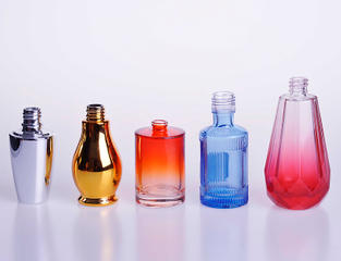  China supply Custom colored  Glass Perfume Bottle 