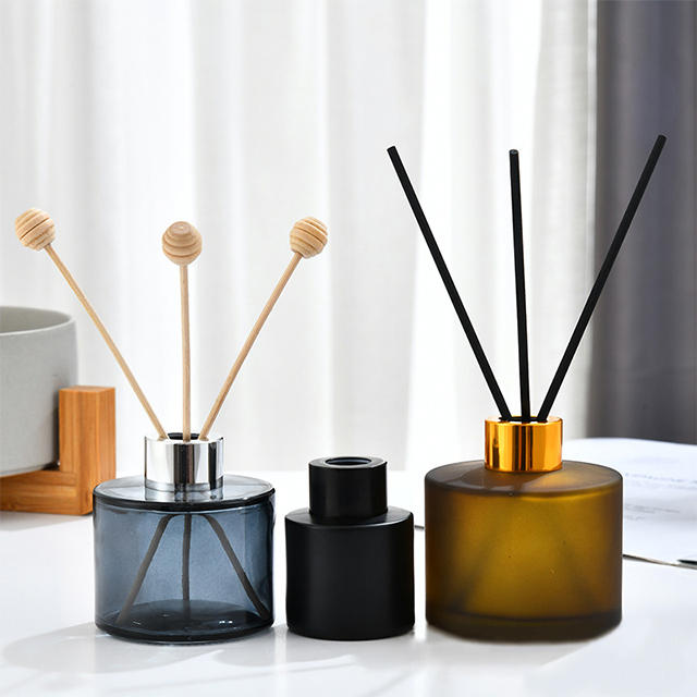 50ml 120ml 150ml 200ml Simple Frosted Glass Aromatherapy Bottle with Plastic Lid