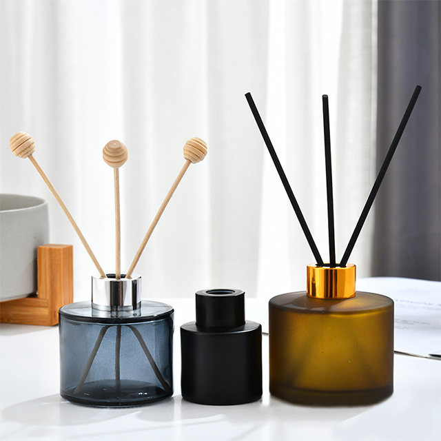 50ml 120ml 150ml 200ml Simple Frosted Glass Aromatherapy Bottle with Plastic Lid